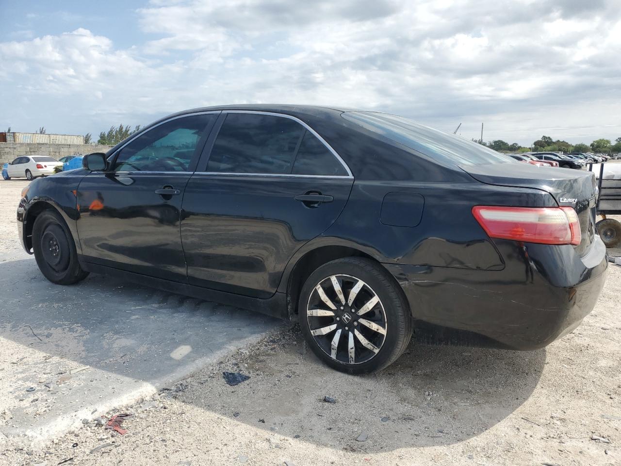 2009 Toyota Camry - Image 2