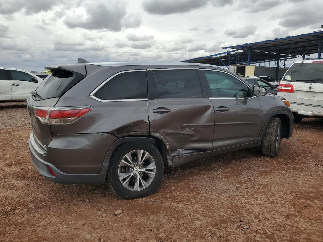 2015 Toyota Highlander - Image 3