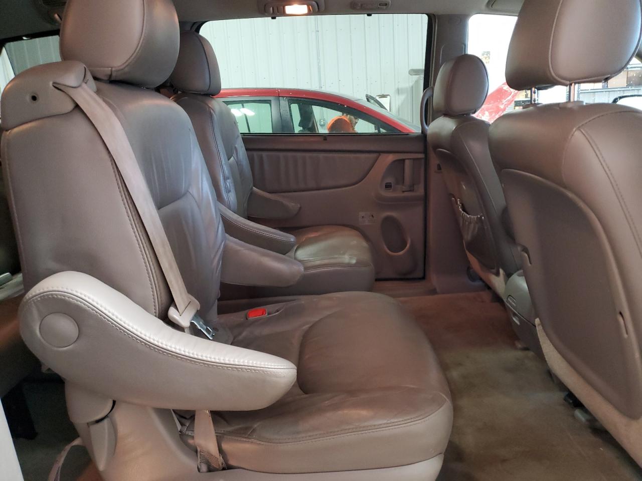 2007 Toyota Sienna - Image 12
