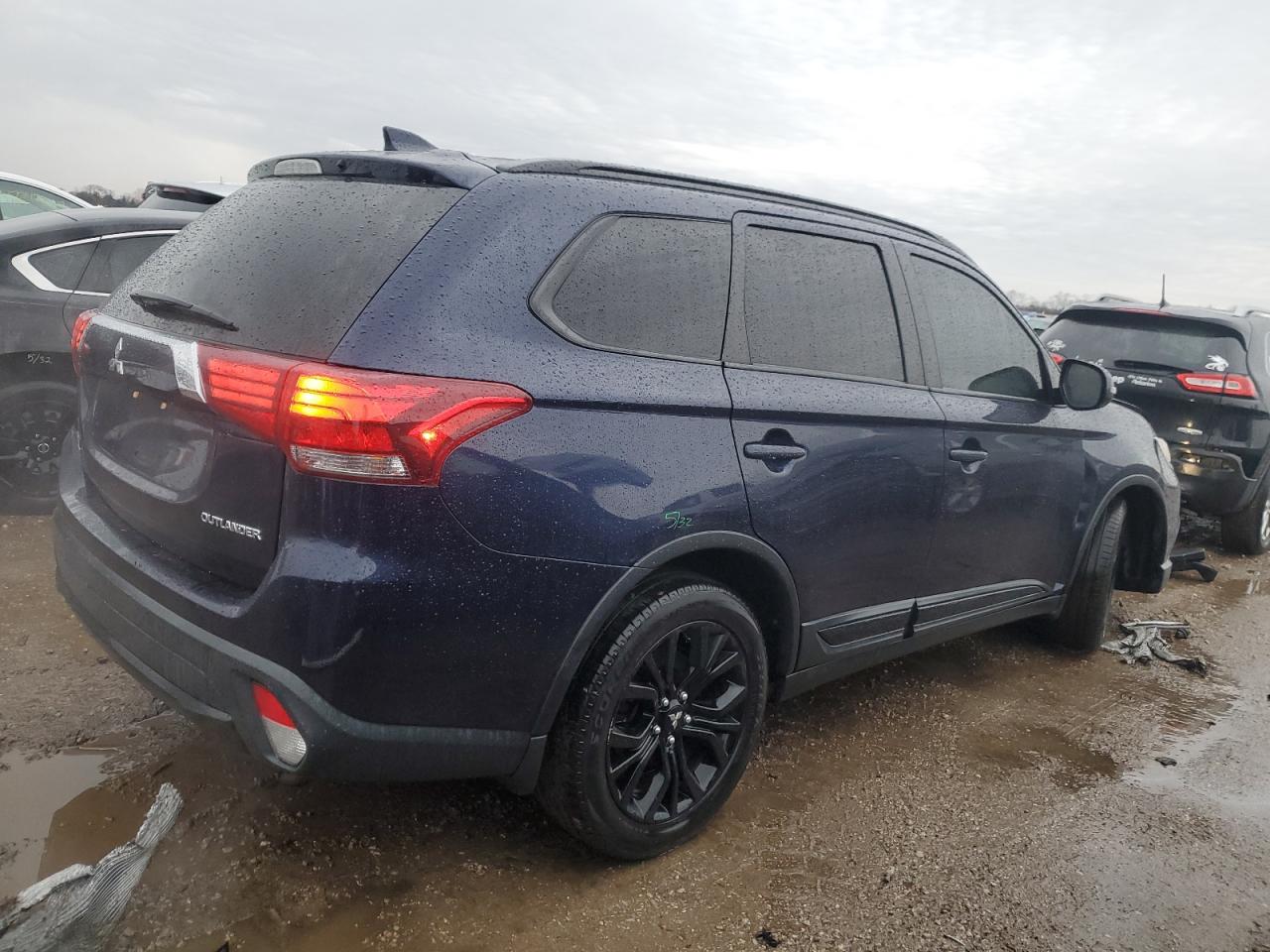 2018 Mitsubishi Outlander - Image 3