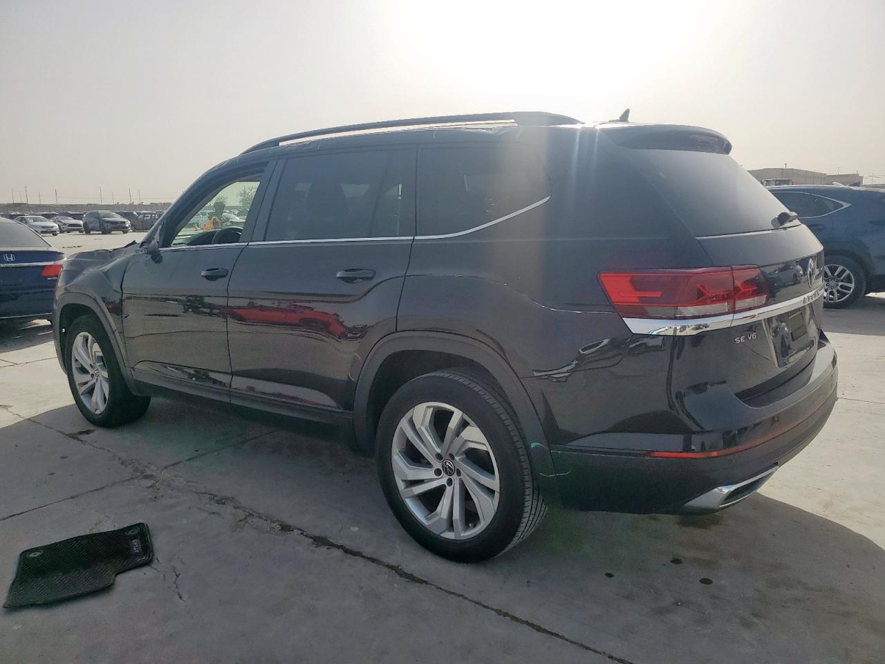 2021 Volkswagen Atlas - Image 2