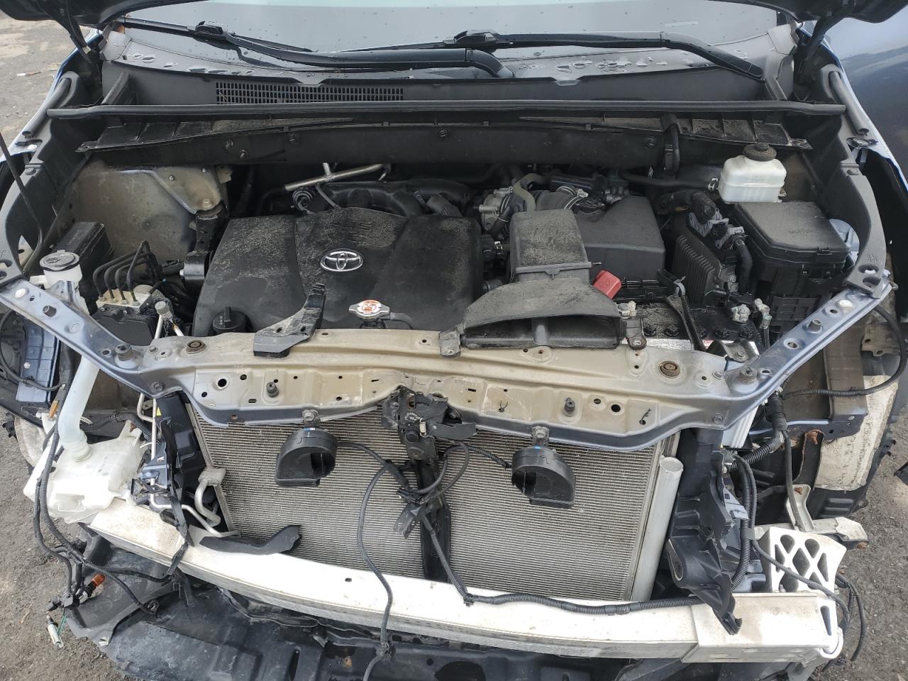 2019 Toyota Highlander - Image 13