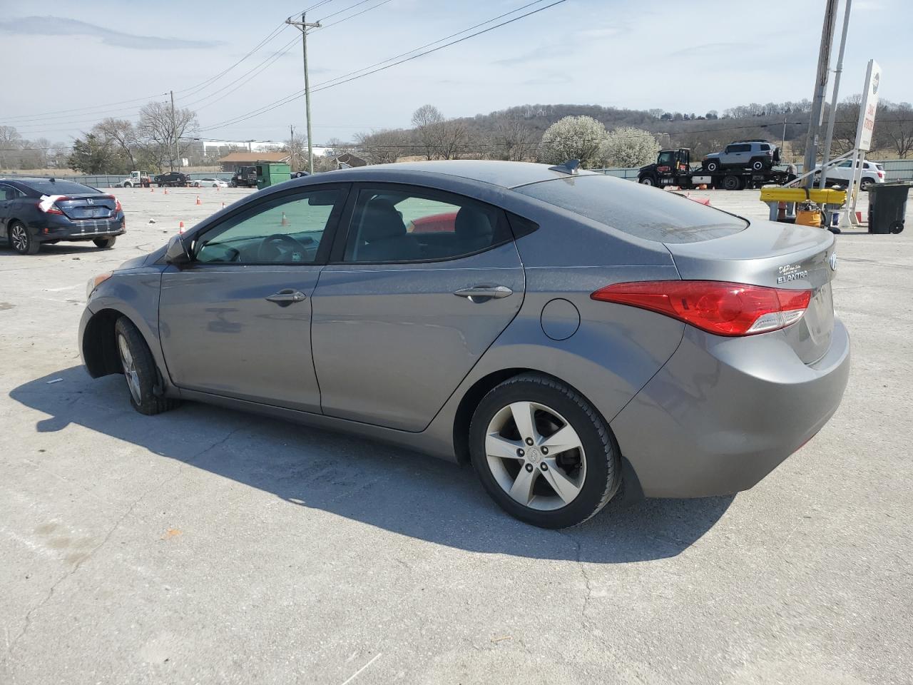 2013 Hyundai Elantra - Image 2
