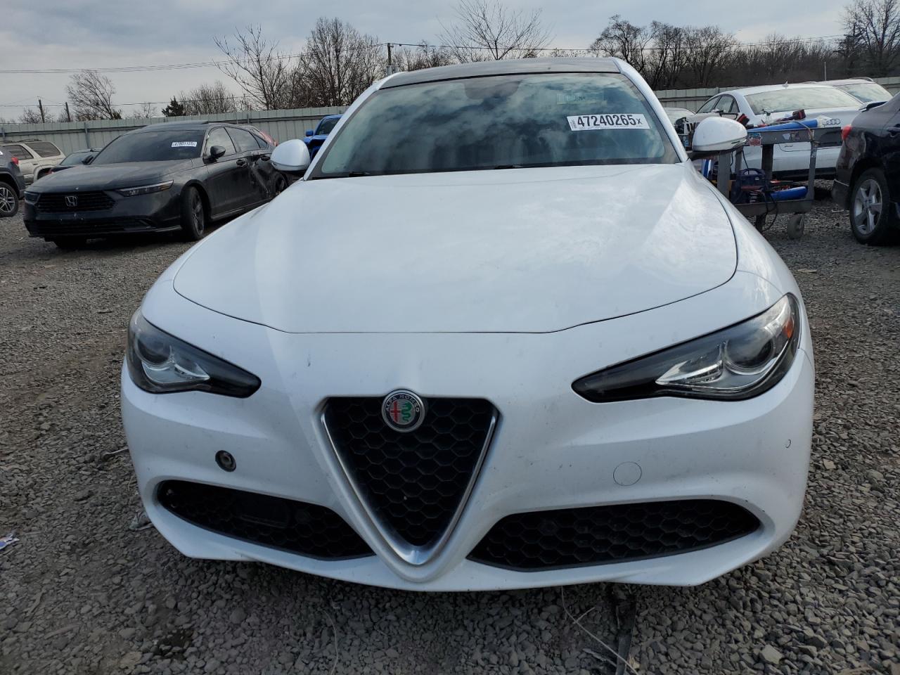 2017 Alfa Romeo Giulia - Image 5