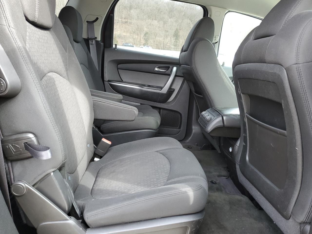 2010 GMC Acadia - Image 11