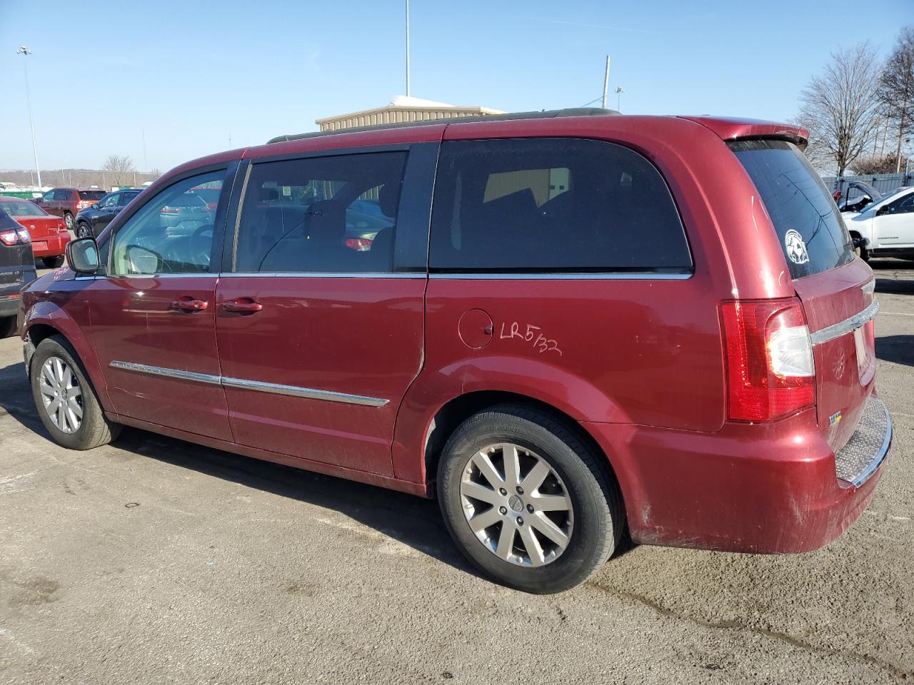 2016 Chrysler Town & Country - Image 2
