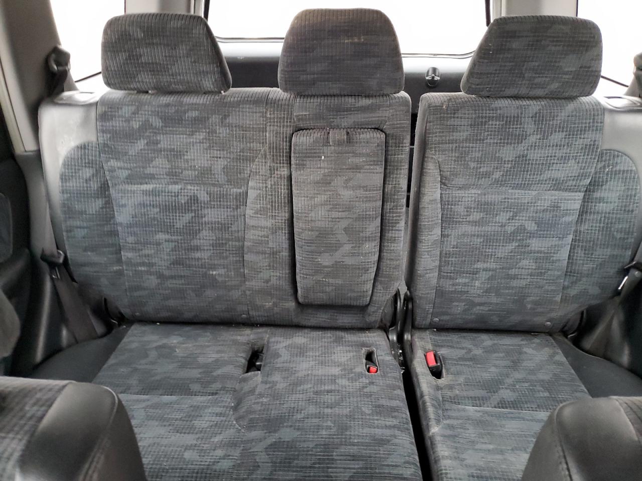 2004 Honda CR-V - Image 10