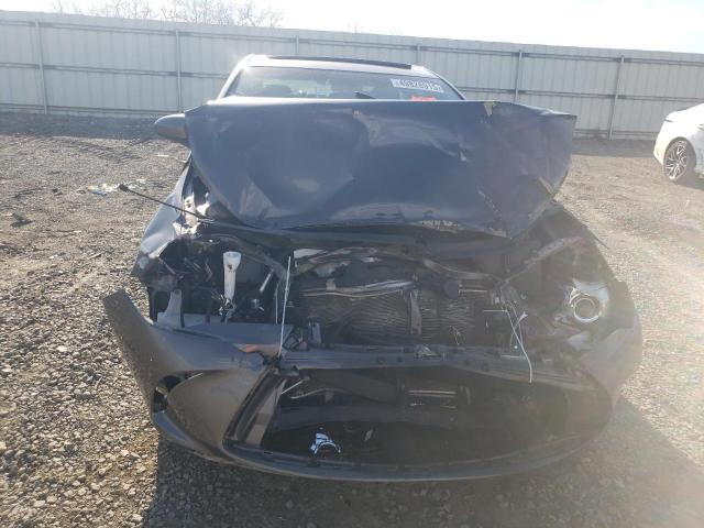  TOYOTA CAMRY 2017 Srebrny