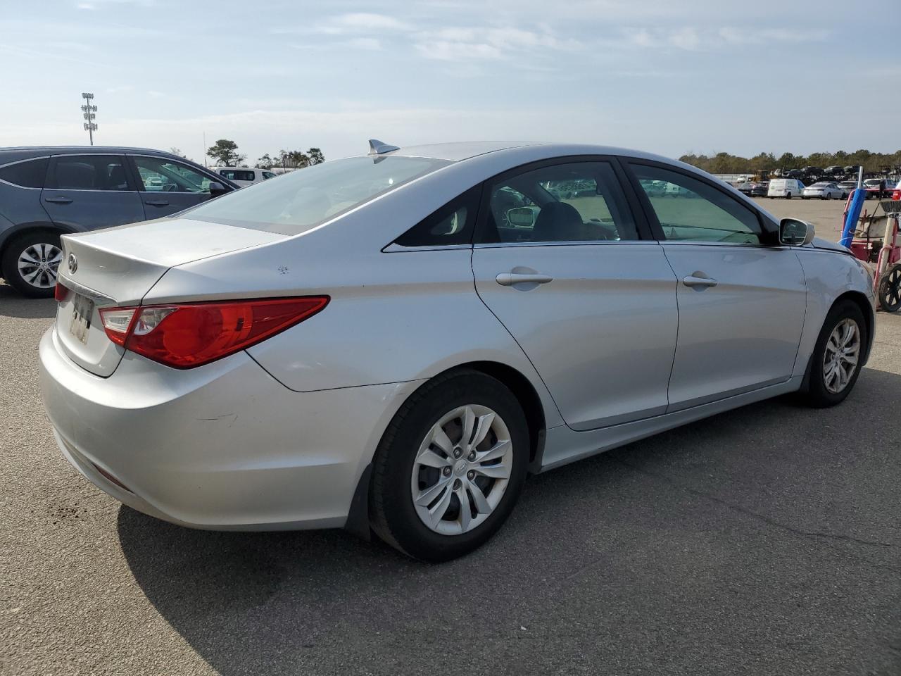2012 Hyundai Sonata - Image 3