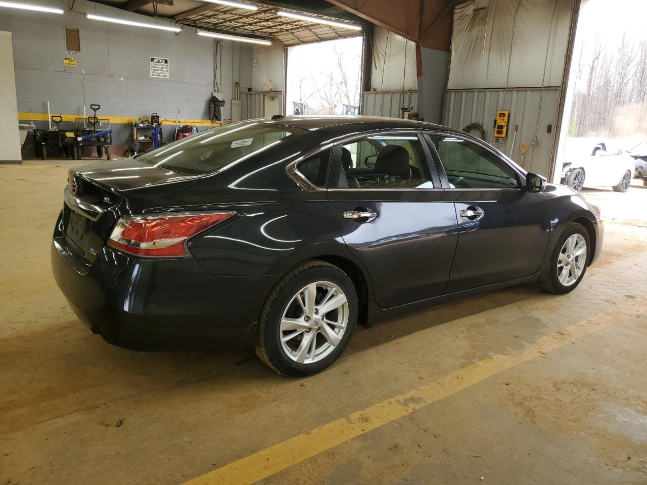 2014 Nissan Altima - Image 3