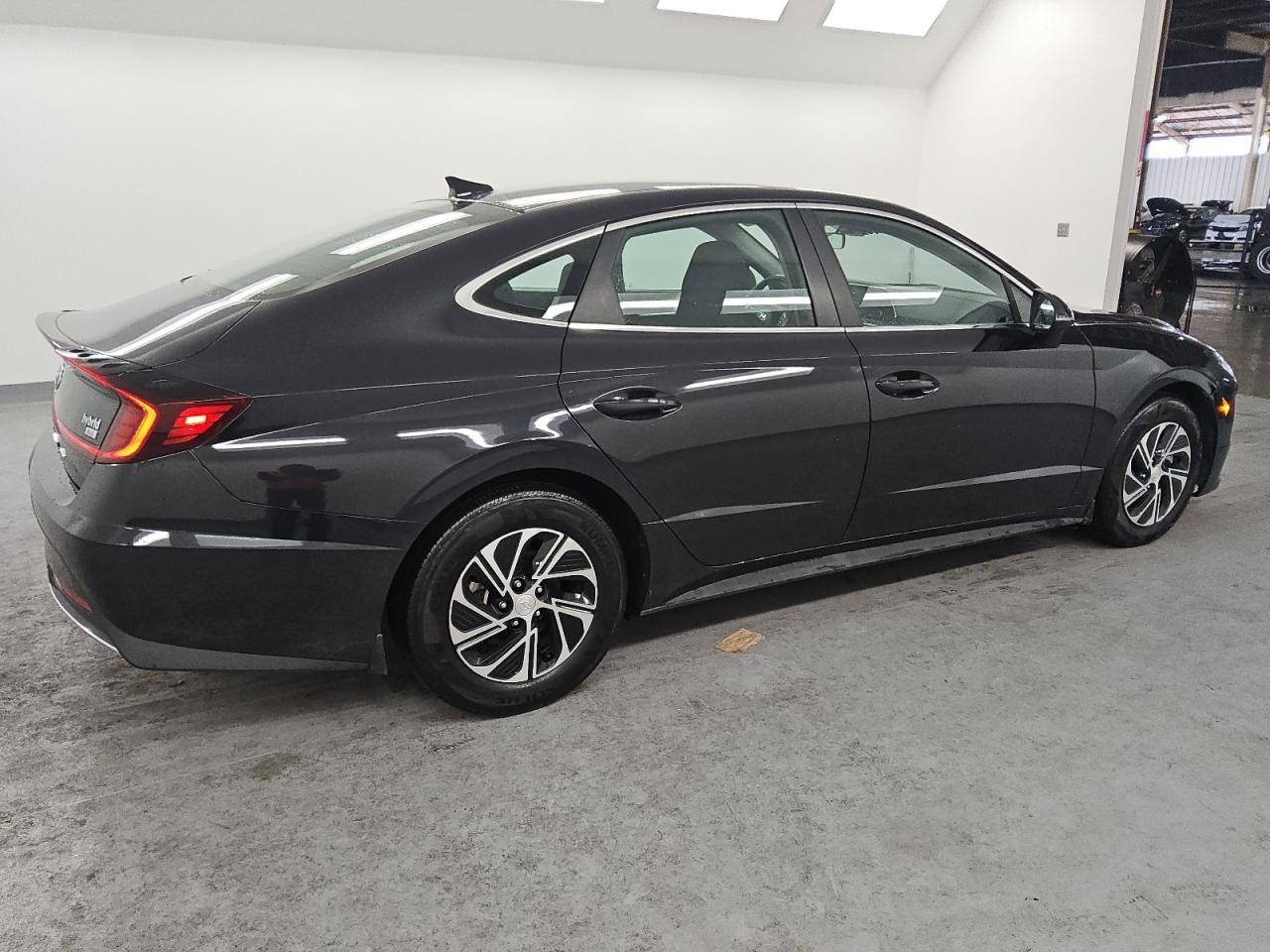 2023 Hyundai Sonata - Image 3