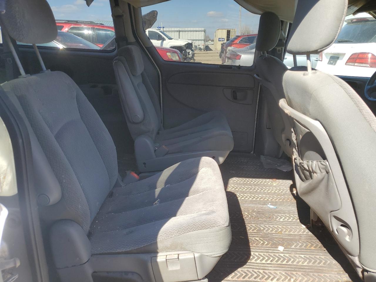 2005 Chrysler Town & Country - Image 11