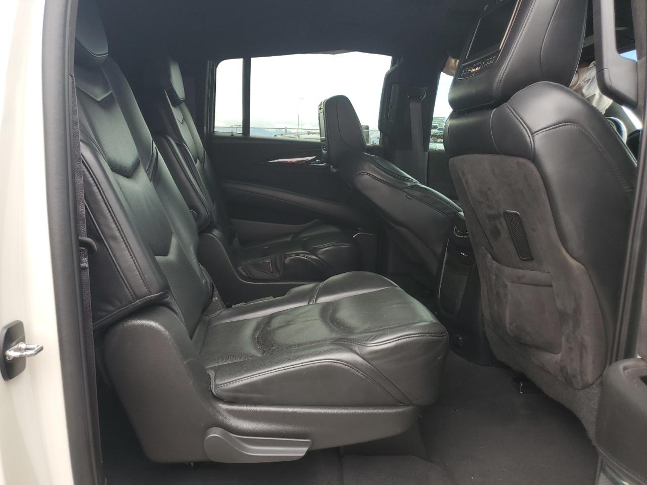 2015 Cadillac Escalade - Image 11