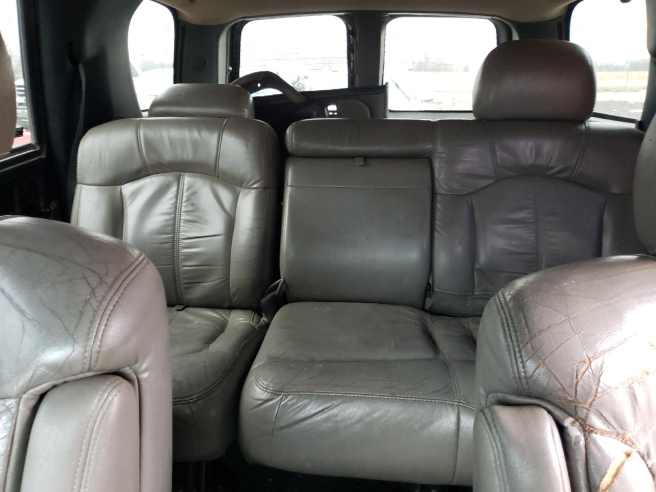 2001 Chevrolet Tahoe K1500 VIN: 1GNEK13T41R202324 Lot: 49880325