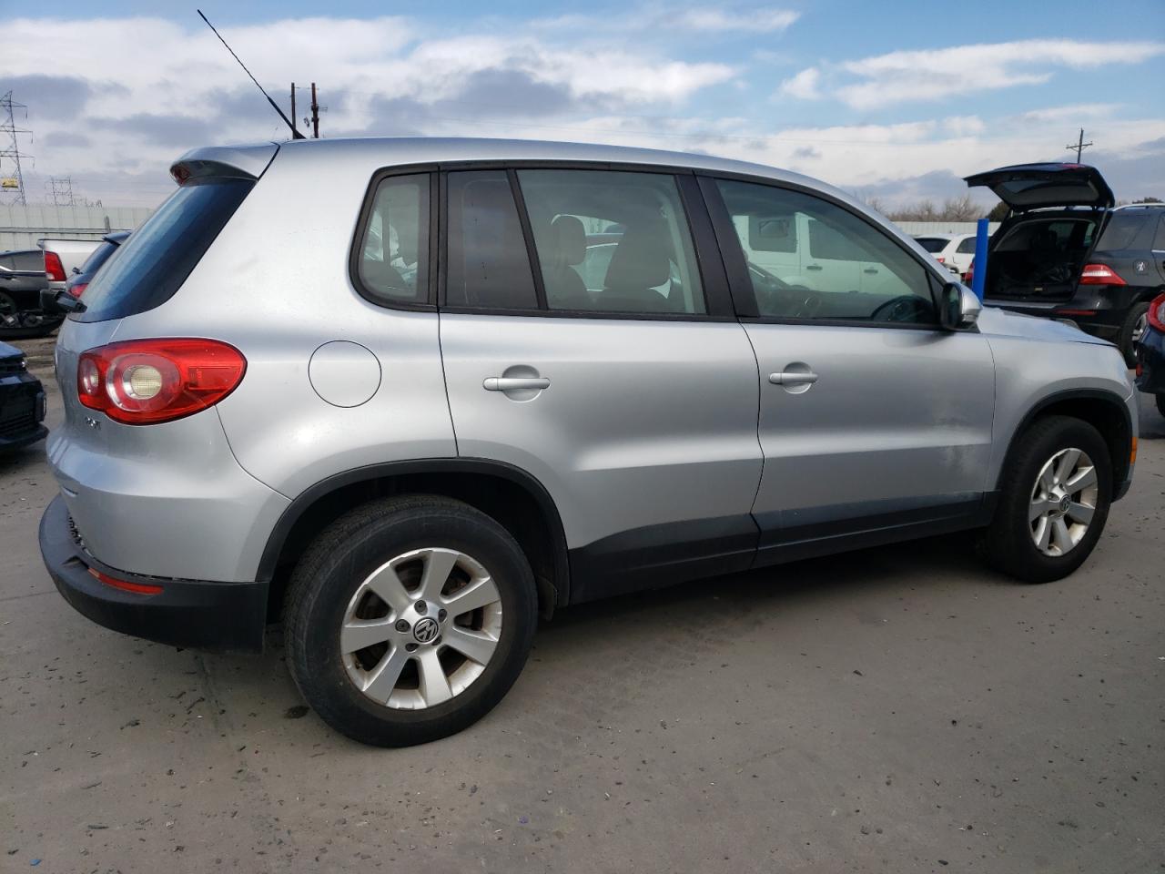 2009 Volkswagen Tiguan - Image 3