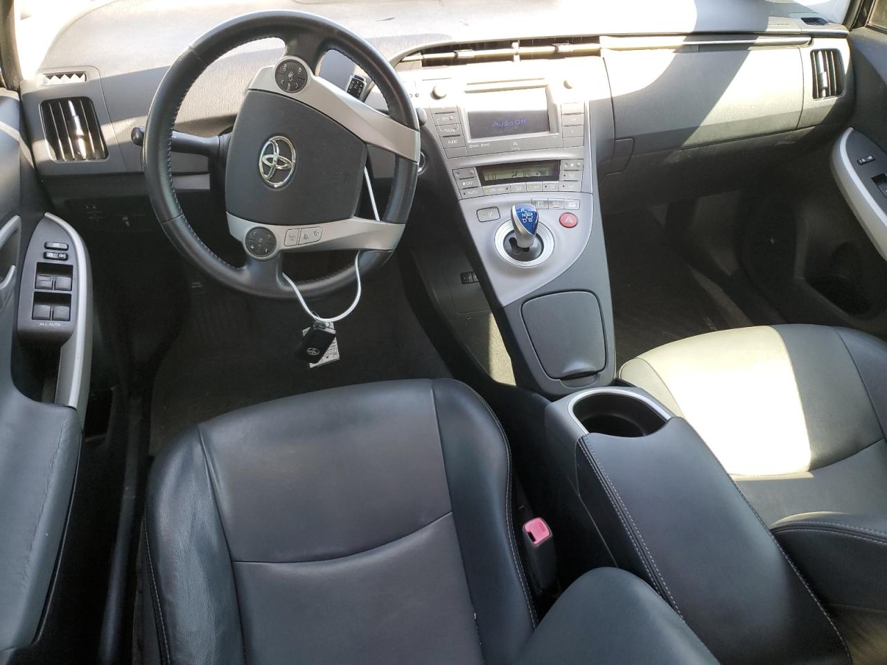 2013 Toyota Prius - Image 8