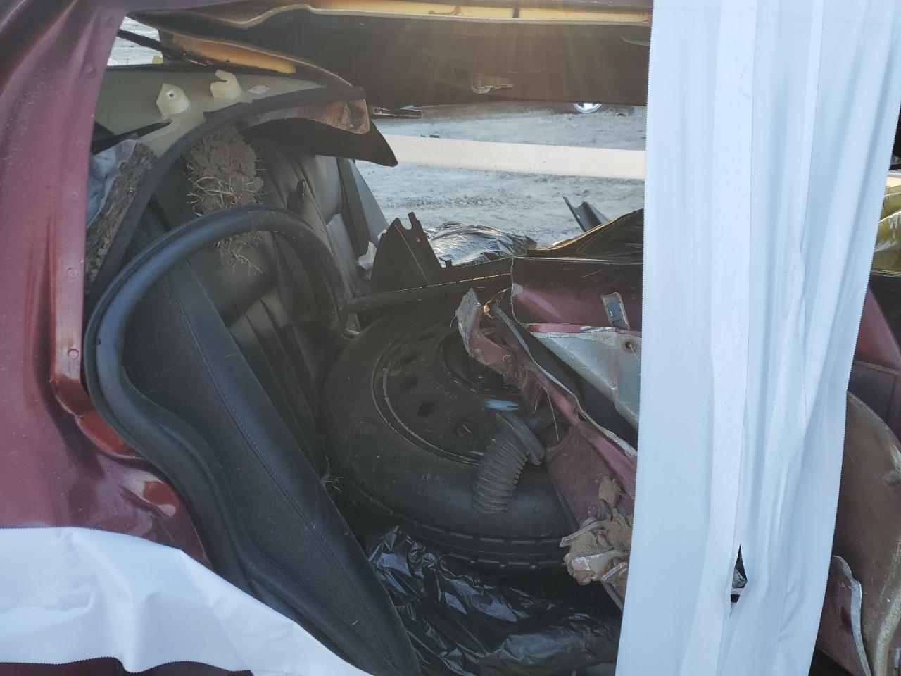 2003 Lincoln Town Car Signature VIN: 1LNHM82W33Y650465 Lot: 50131445