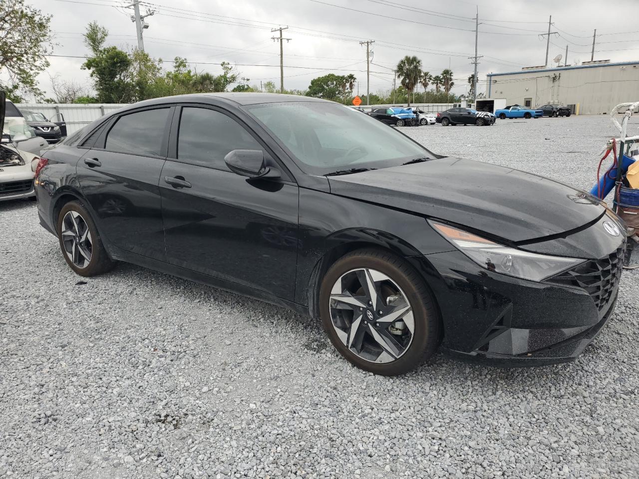 2023 Hyundai Elantra - Image 4