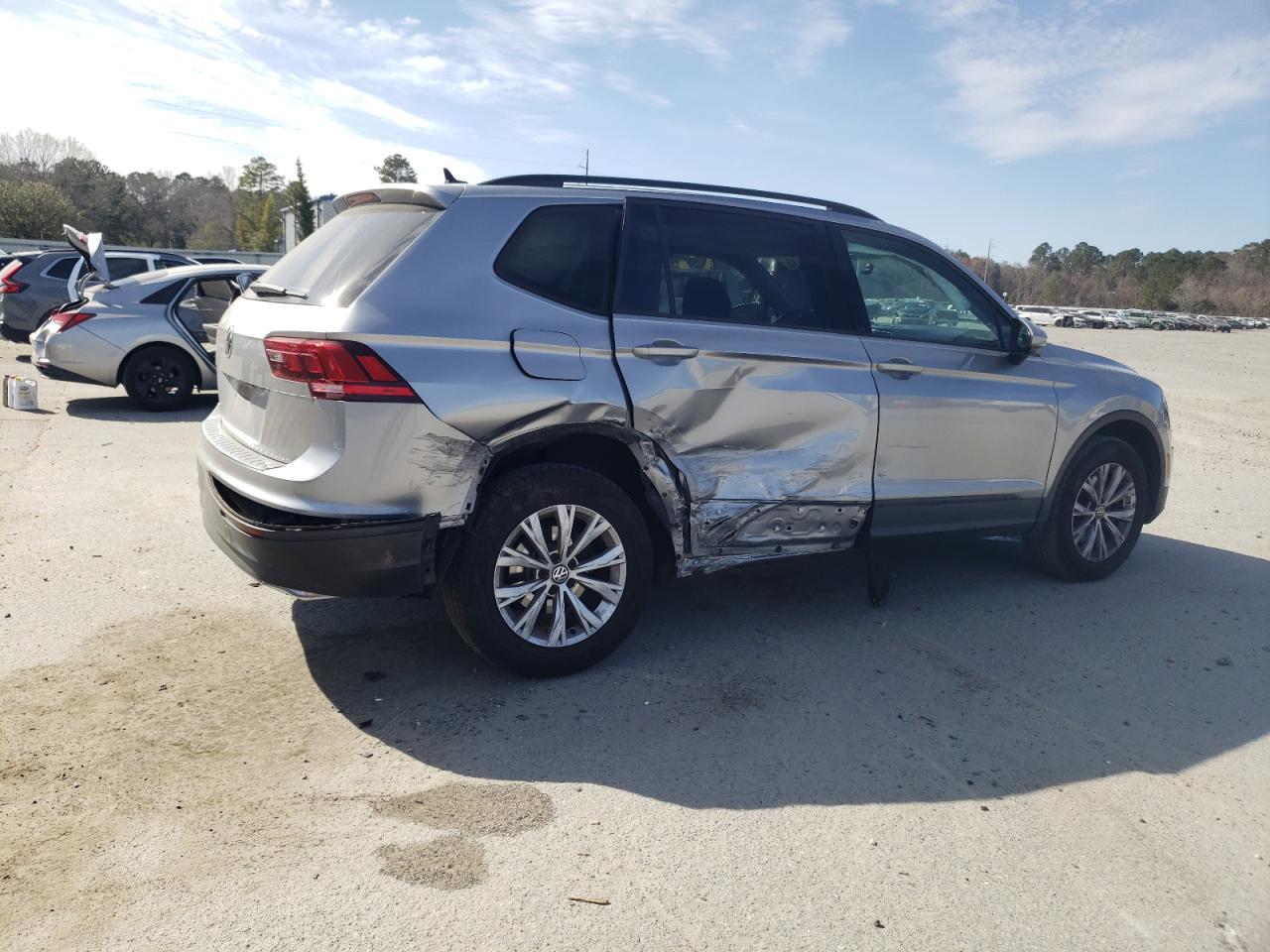 2020 Volkswagen Tiguan - Image 3