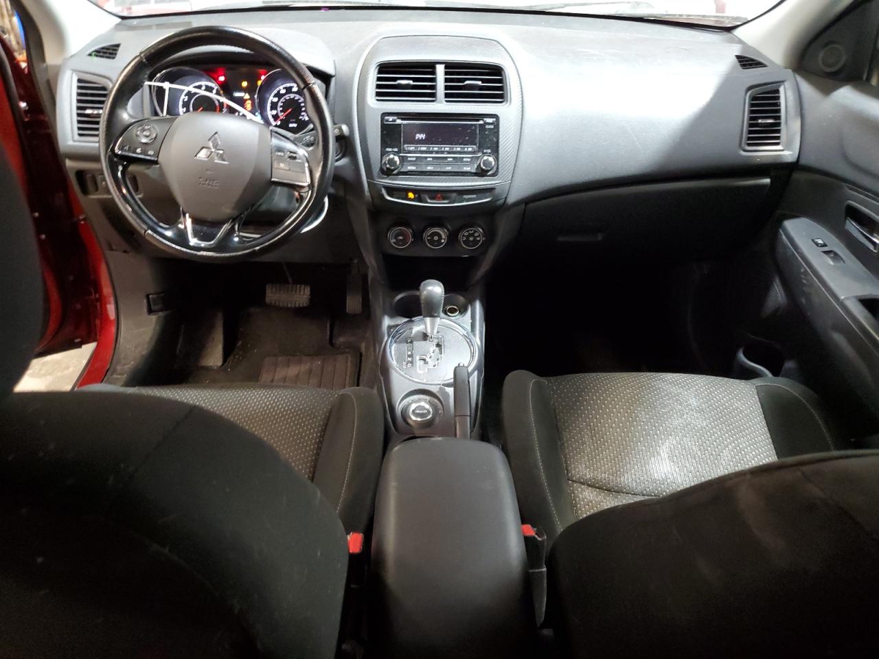 2016 Mitsubishi Outlander - Image 8