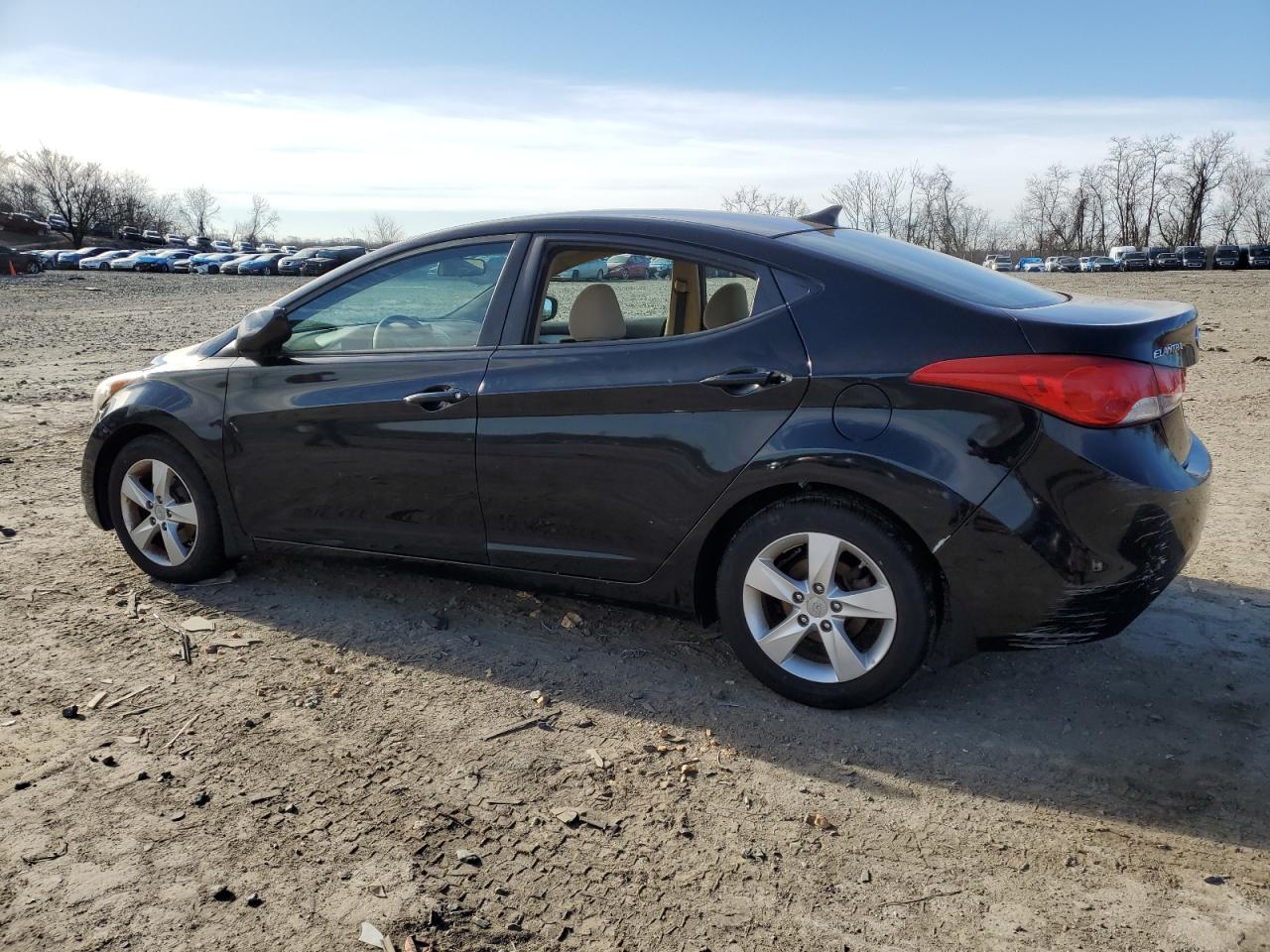 2012 Hyundai Elantra - Image 2
