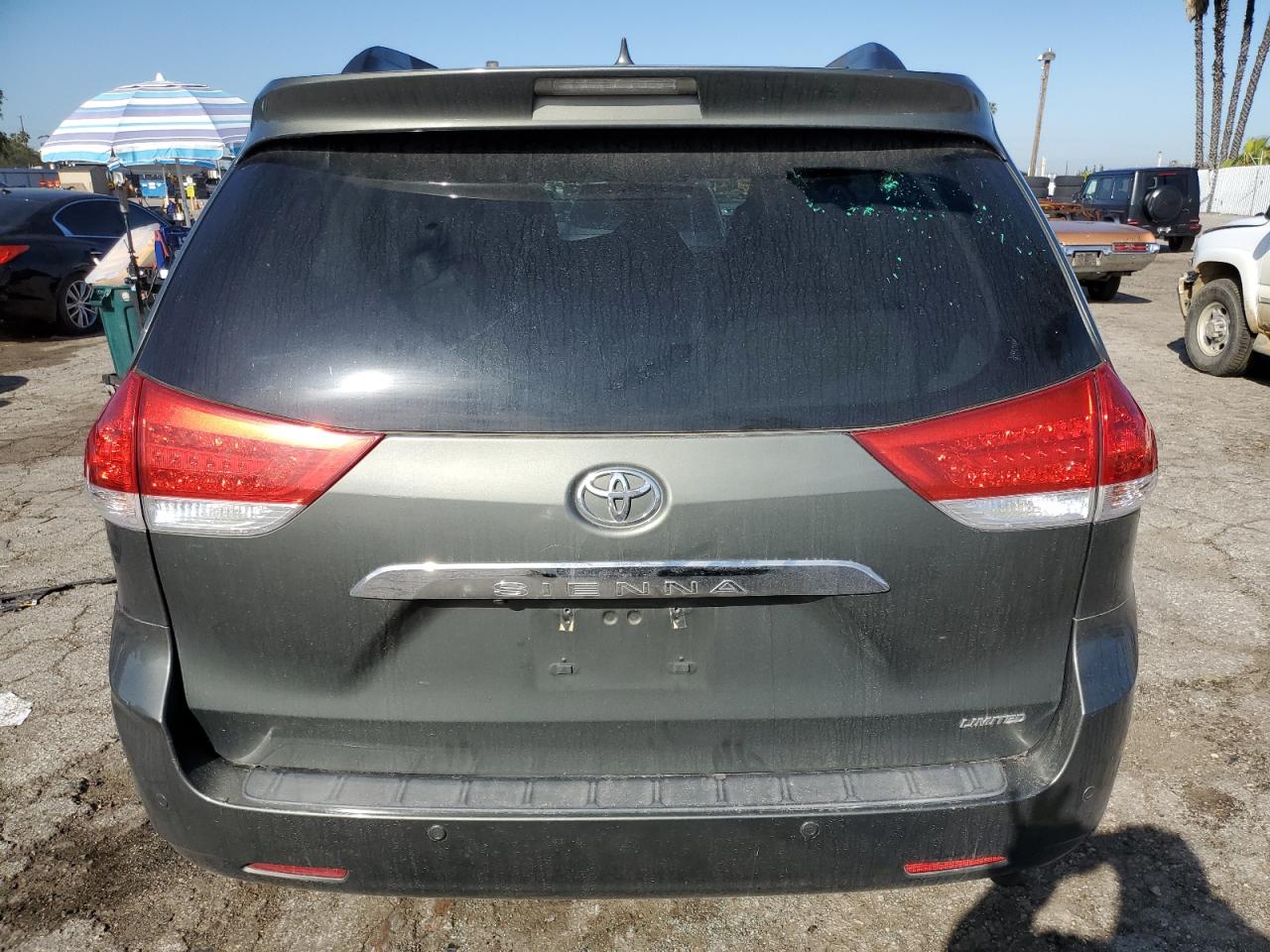 2013 Toyota Sienna - Image 6