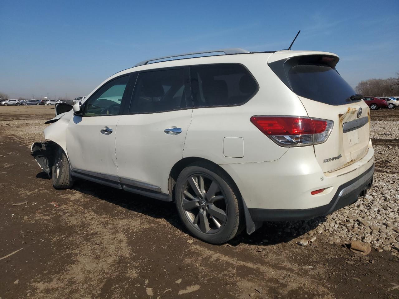 2015 Nissan Pathfinder - Image 2