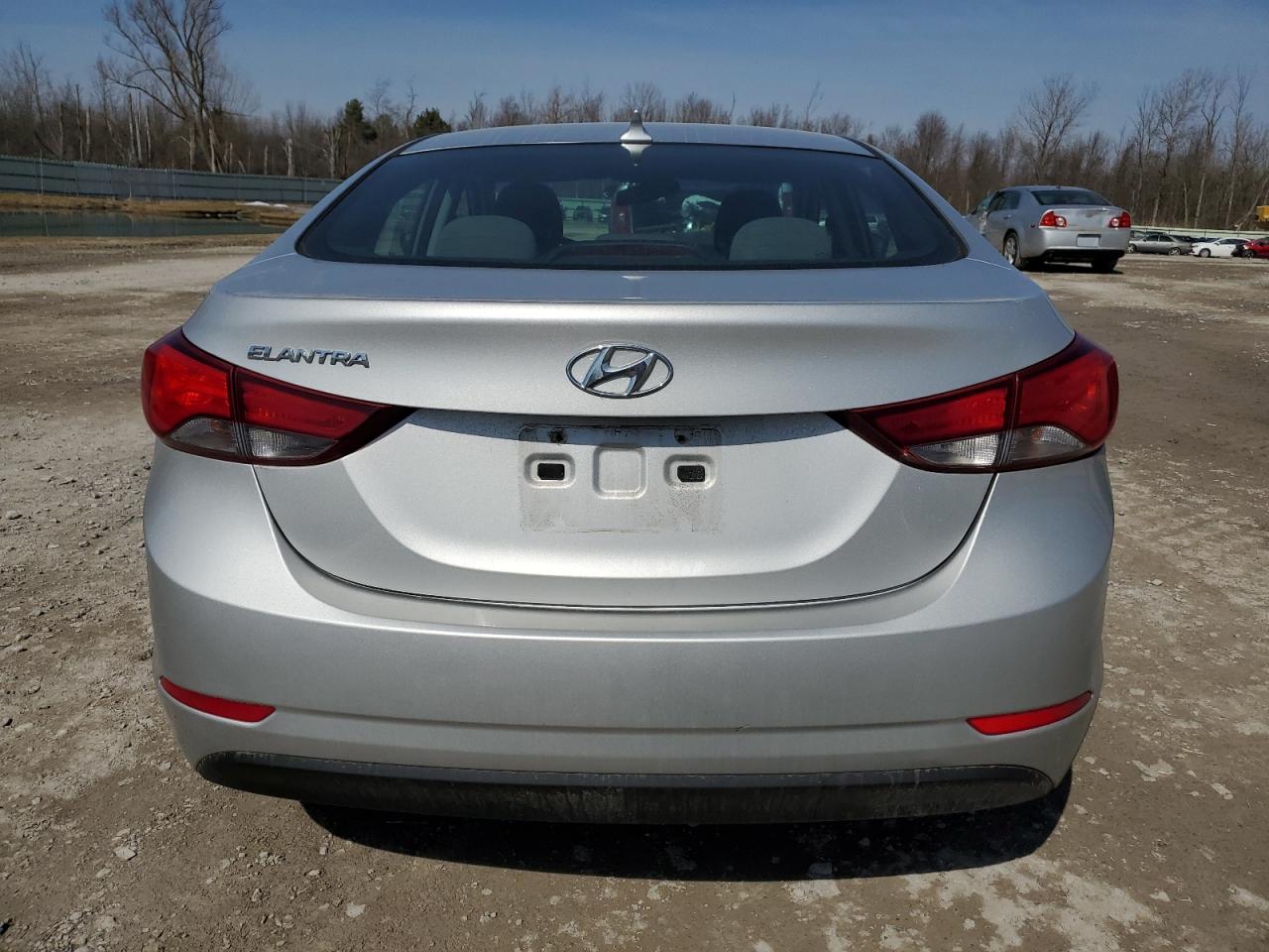 2015 Hyundai Elantra - Image 6