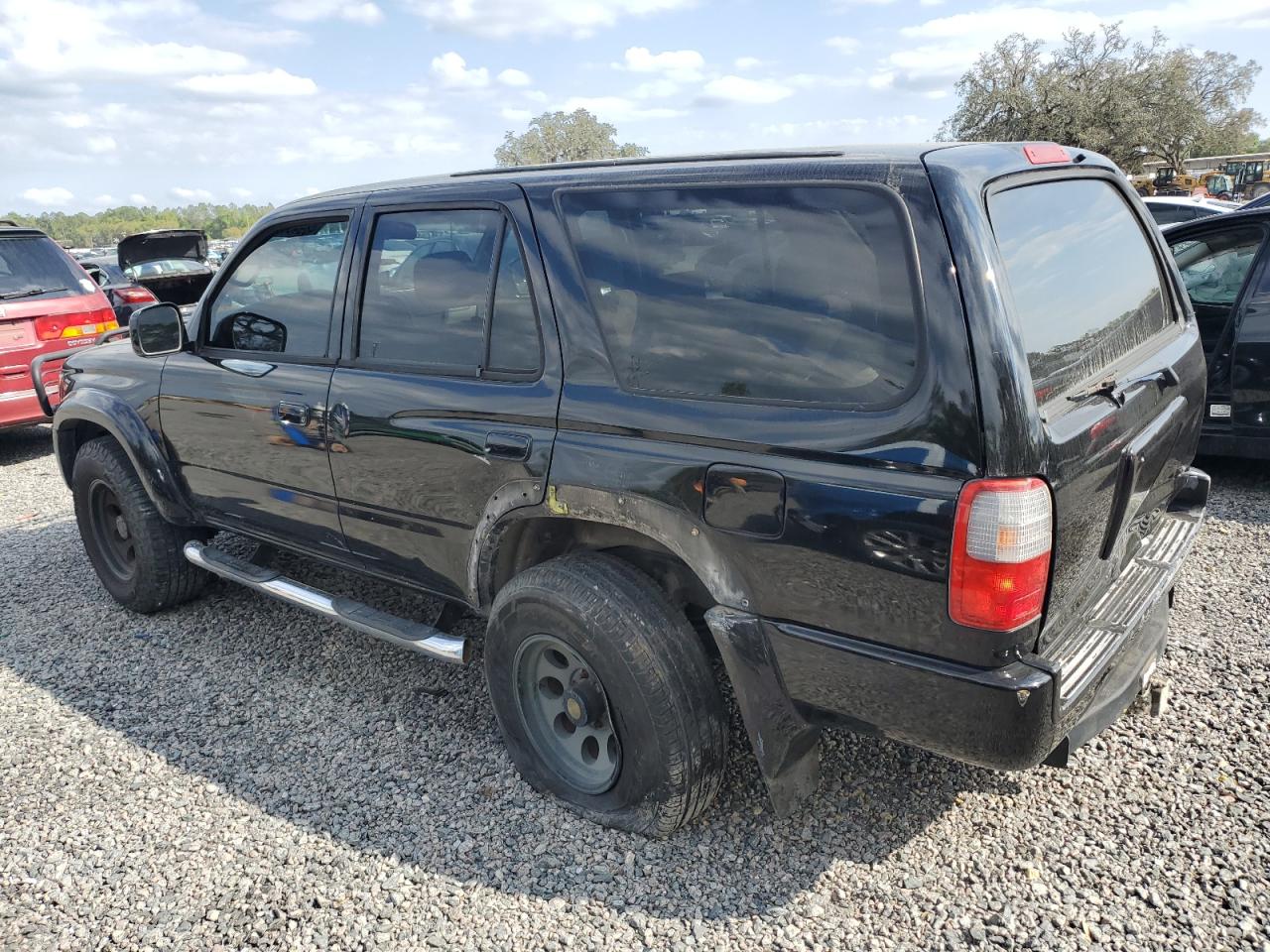 2000 Toyota 4Runner - Image 2