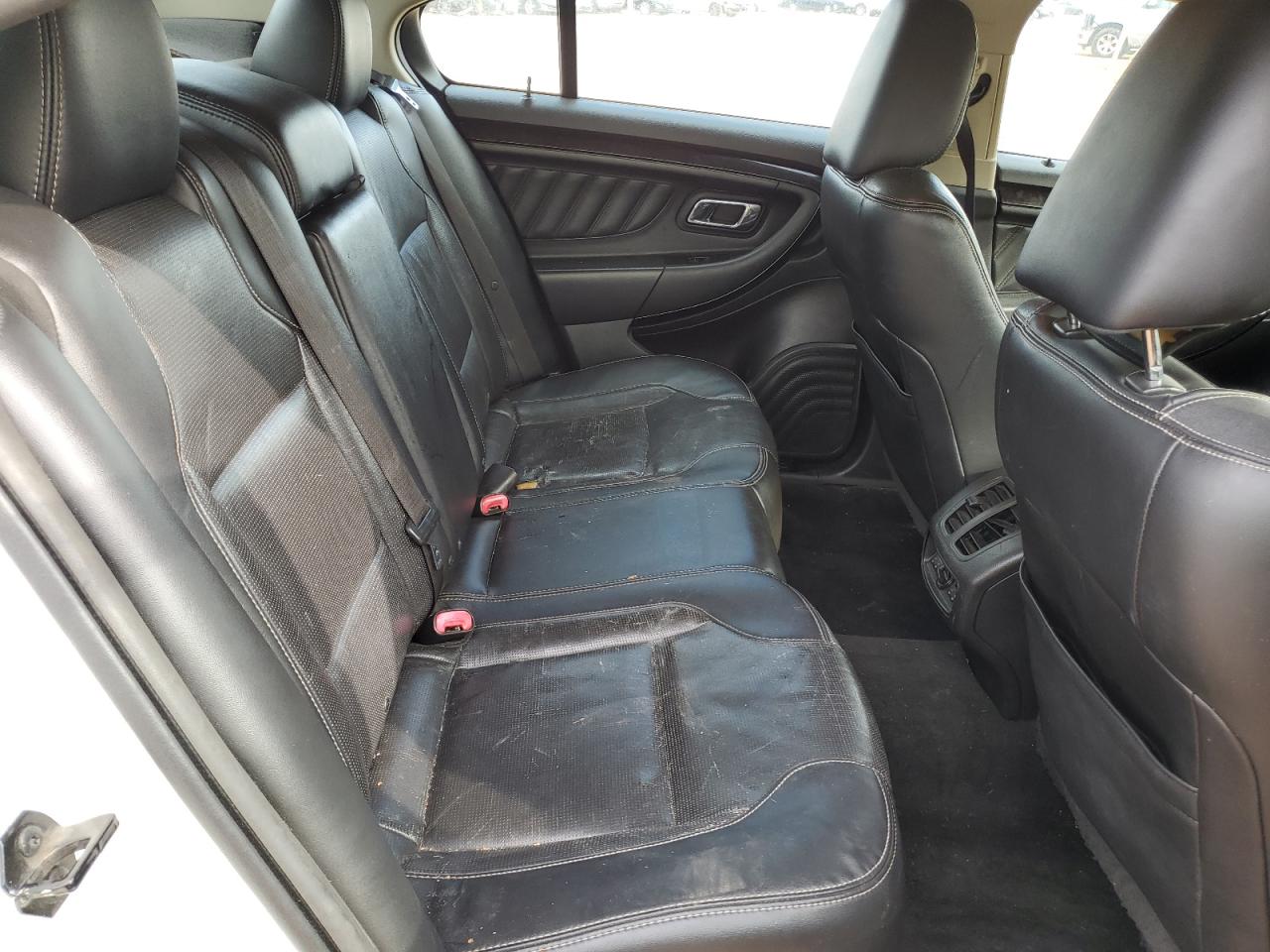2011 Ford Taurus - Image 10