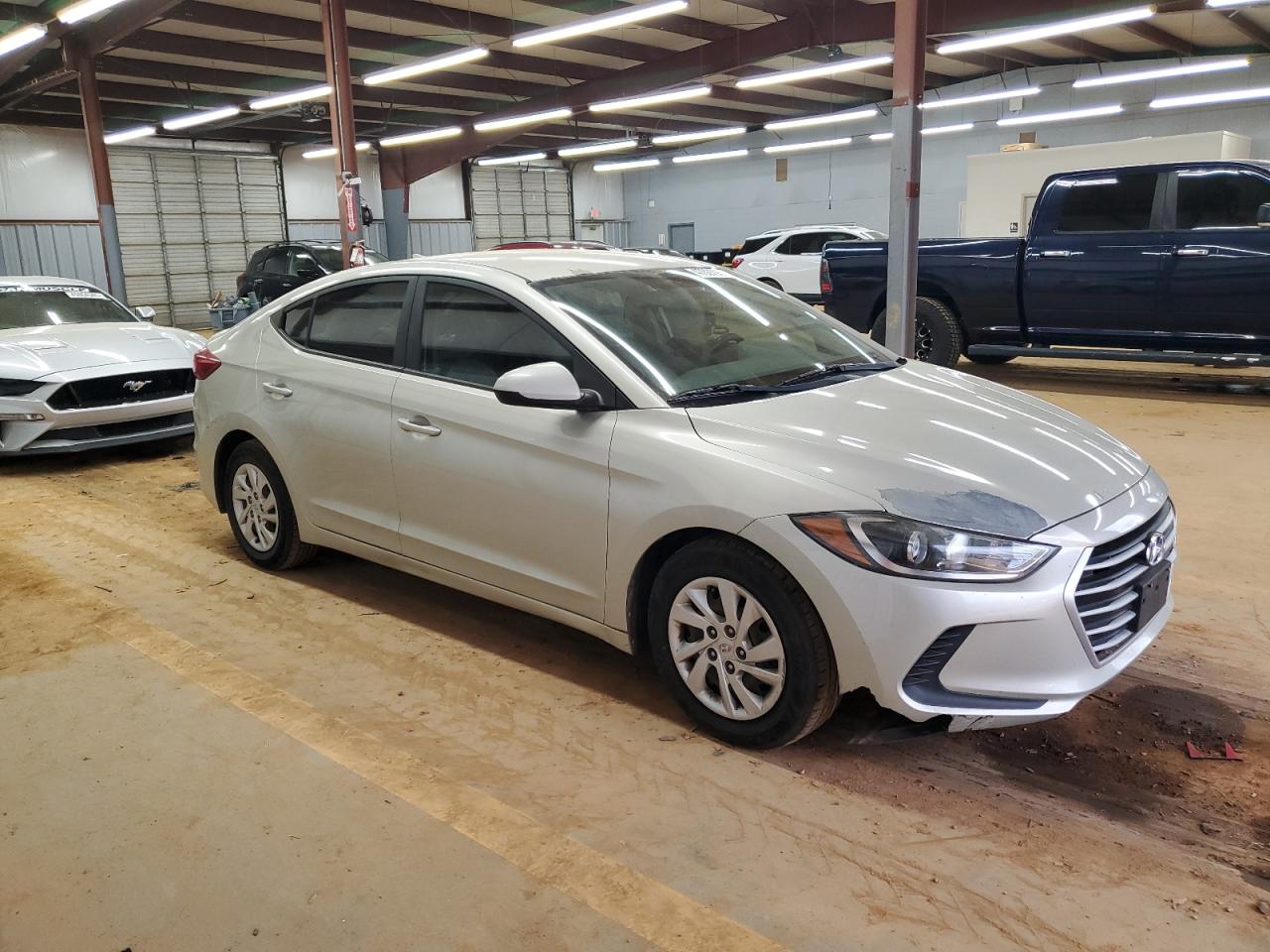 2017 Hyundai Elantra - Image 4