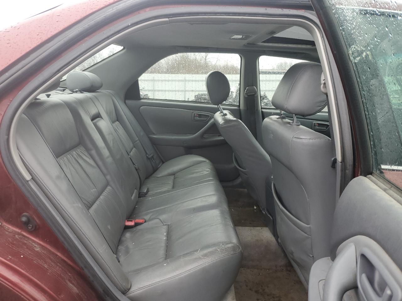 2000 Toyota Camry - Image 10
