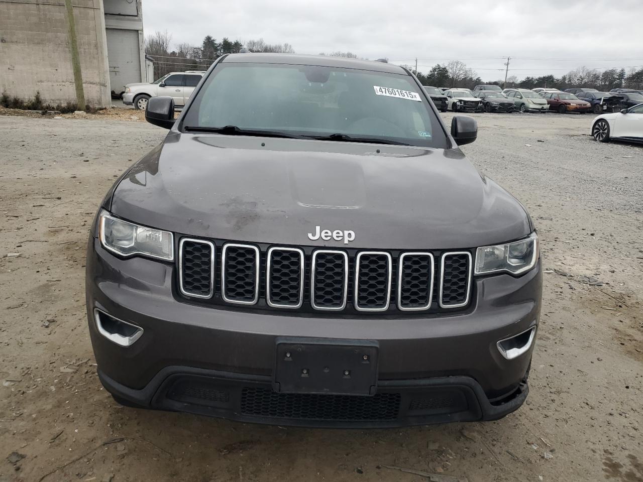 2017 Jeep Grand Cherokee - Image 5