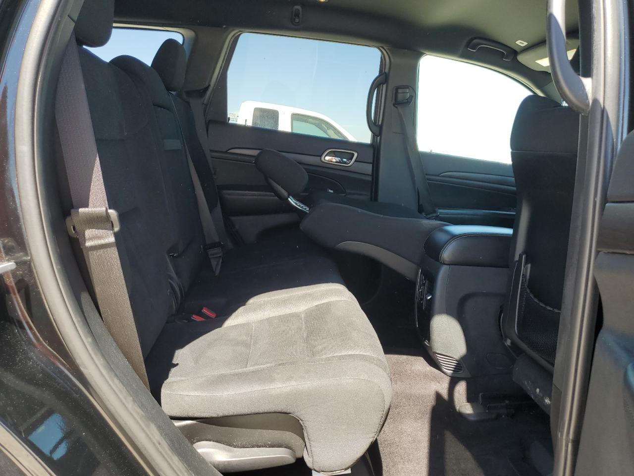 2017 Jeep Grand Cherokee - Image 11