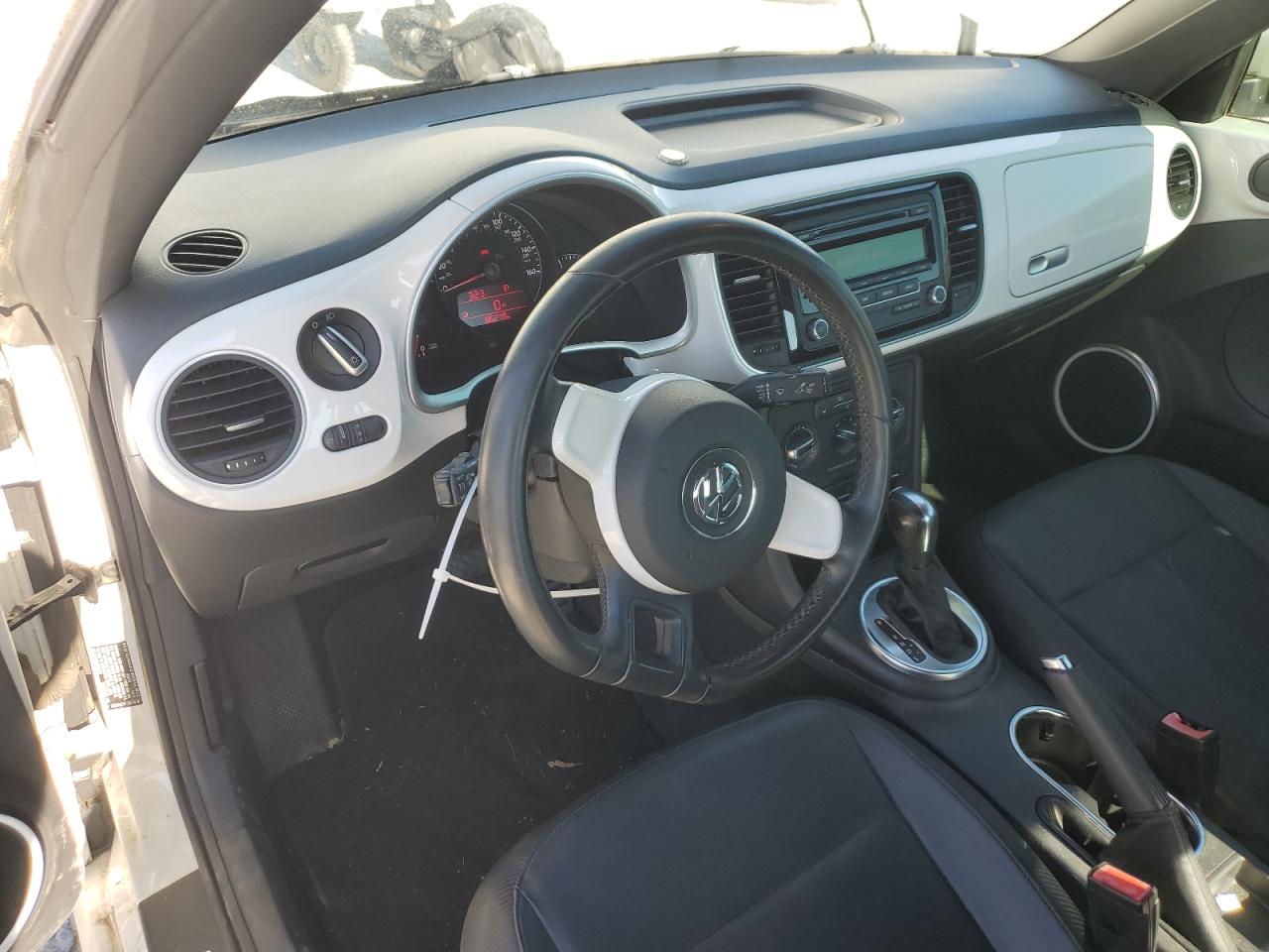 2012 Volkswagen Beetle - Image 8