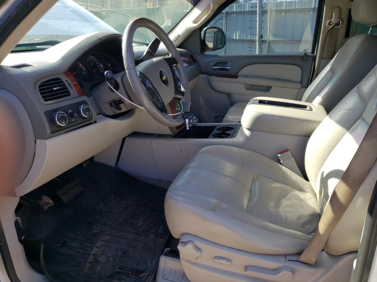 2010 Chevrolet Suburban - Image 7