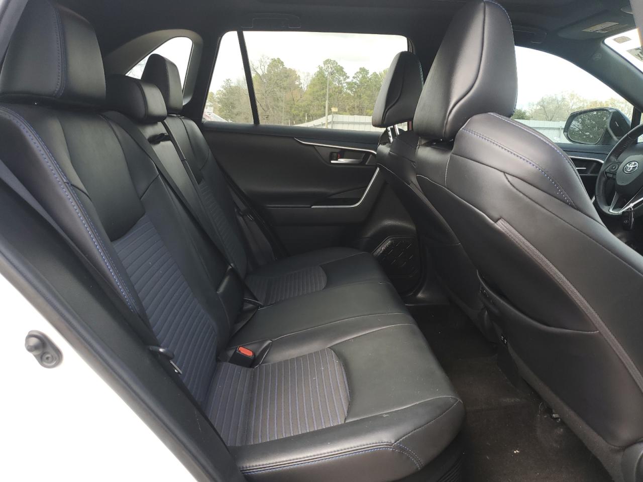 2021 Toyota RAV 4 - Image 12