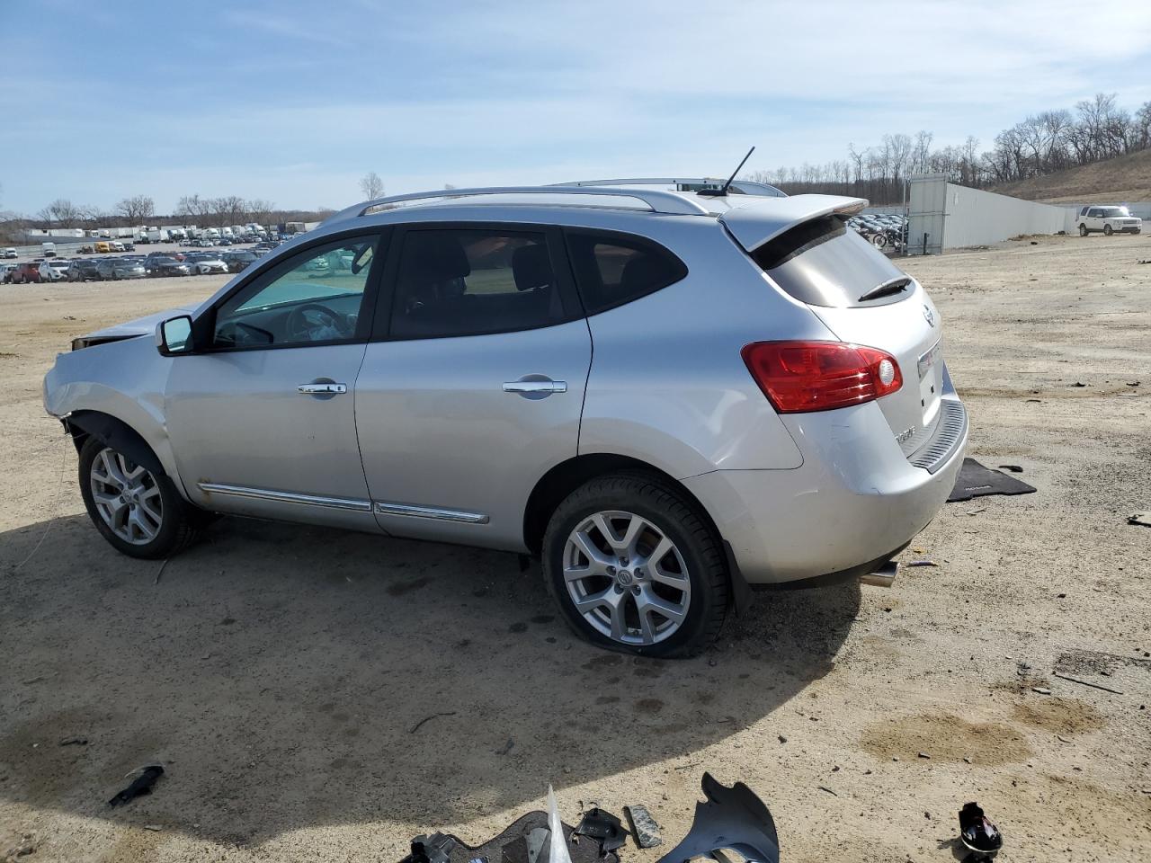 2013 Nissan Rogue - Image 2