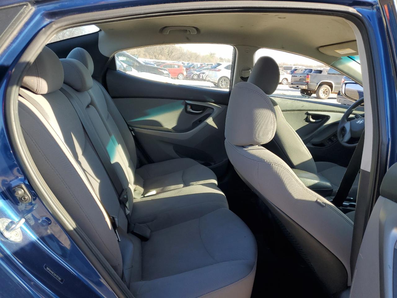 2016 Hyundai Elantra - Image 10