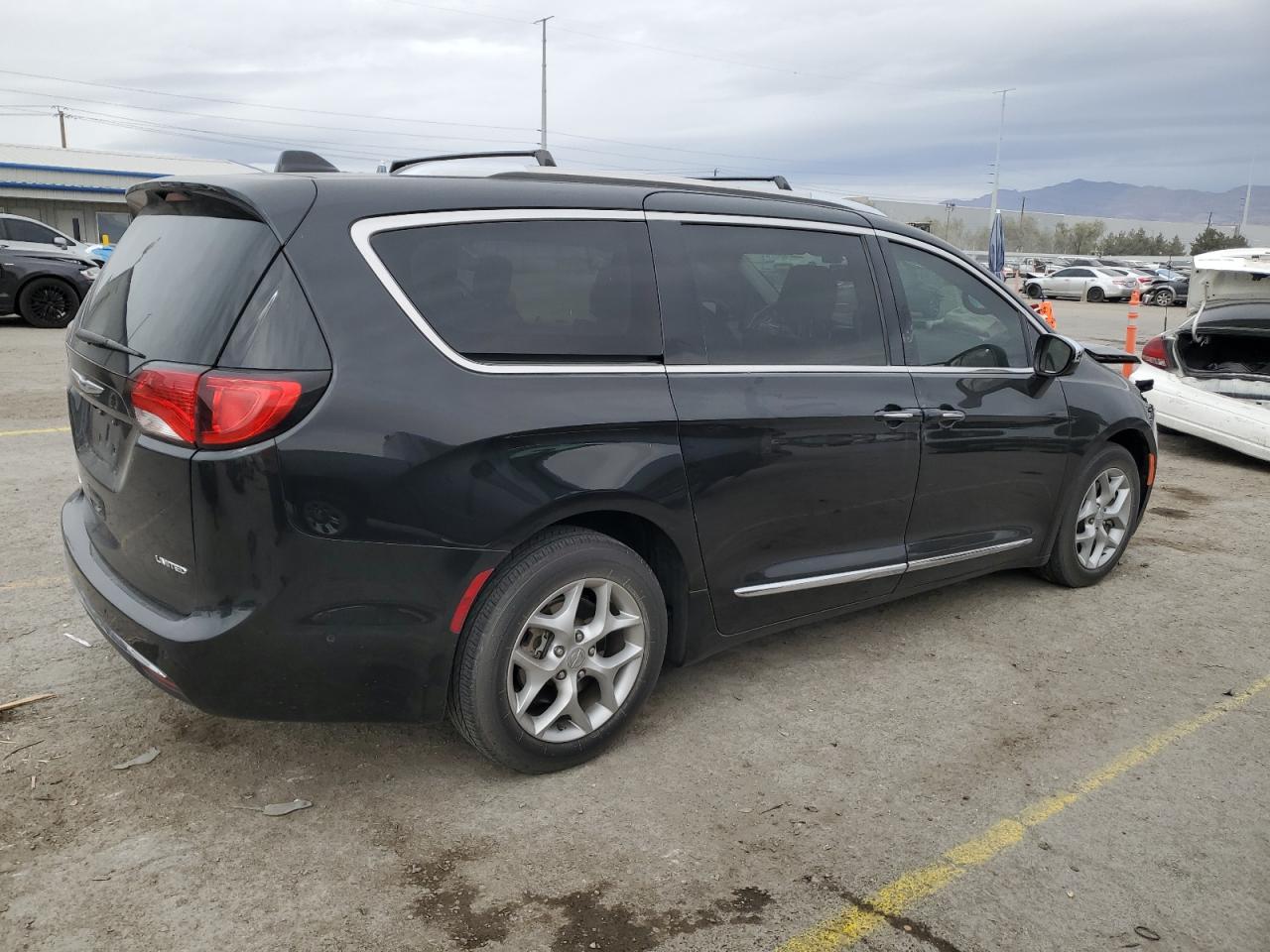 2020 Chrysler Pacifica - Image 3