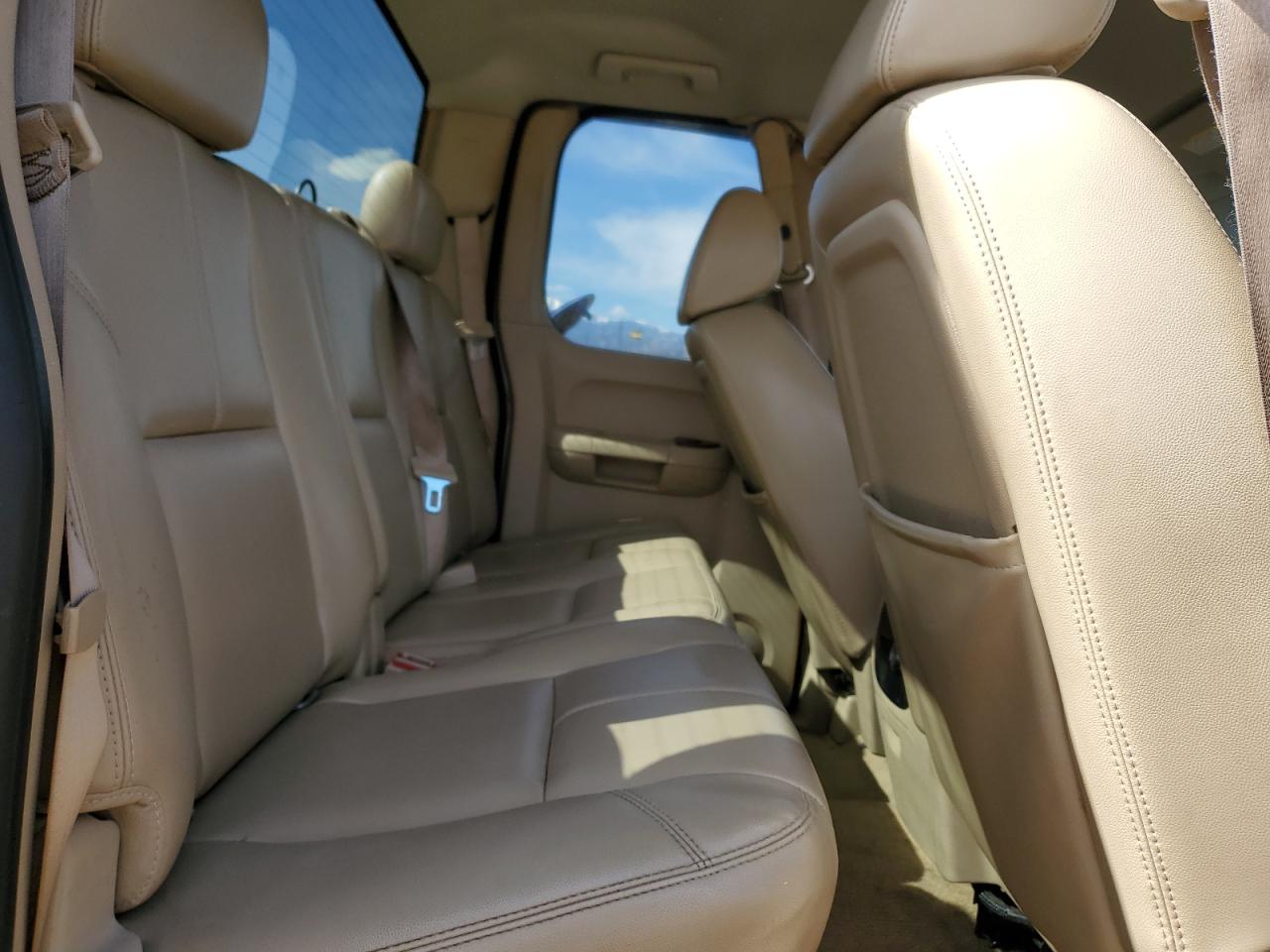 2007 Chevrolet Silverado - Image 10