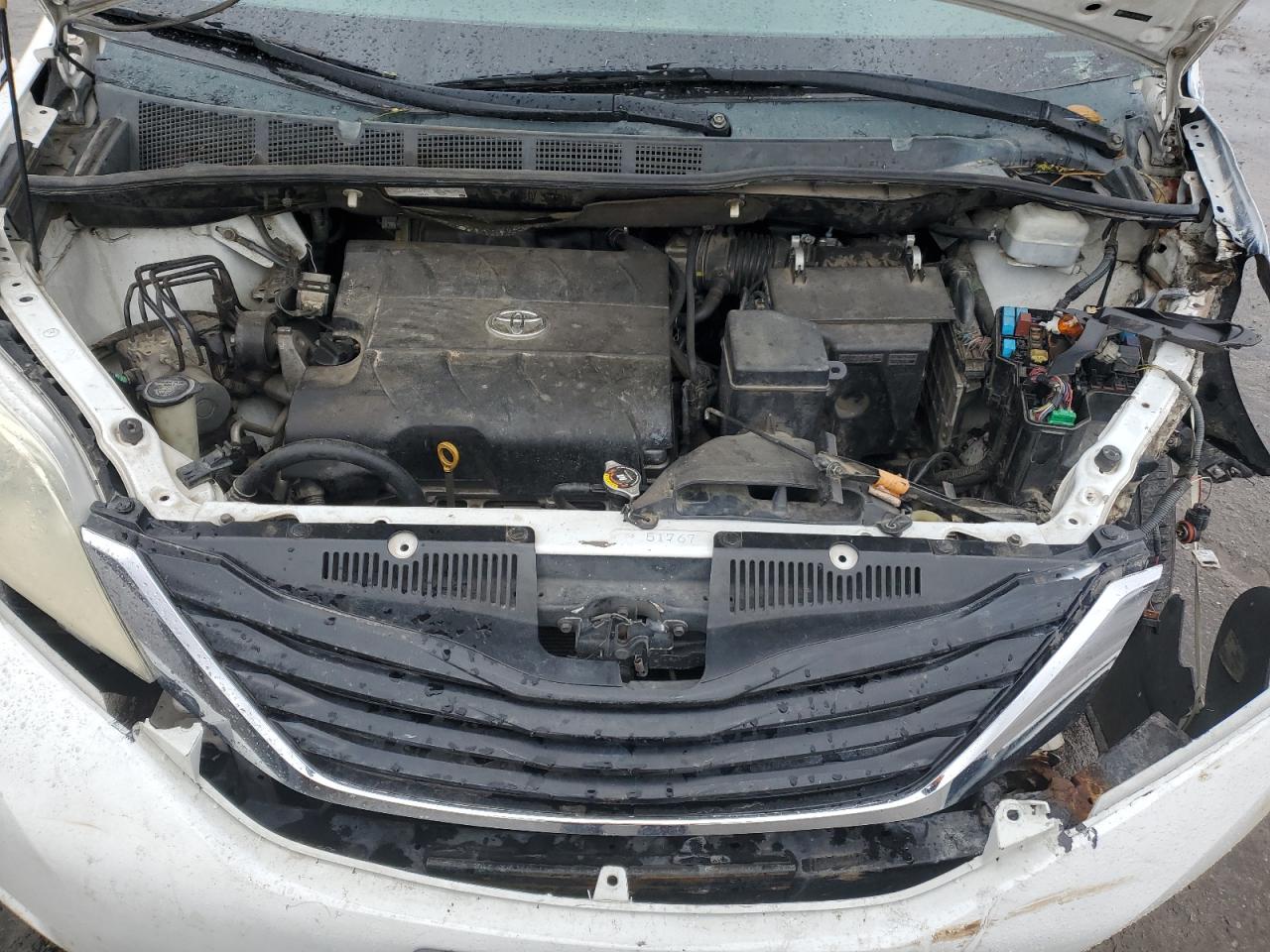 2011 Toyota Sienna - Image 13