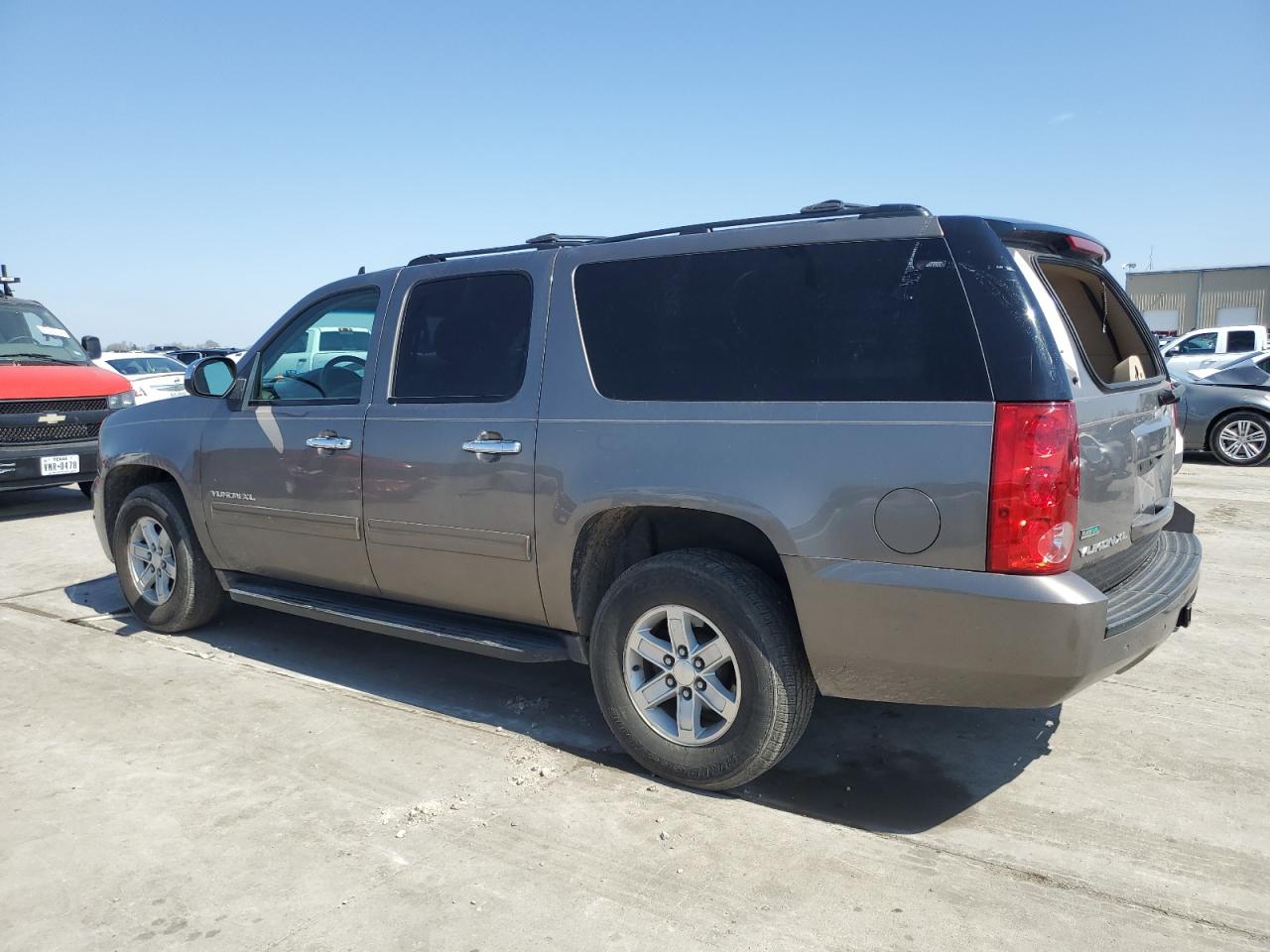 2012 GMC Yukon - Image 2