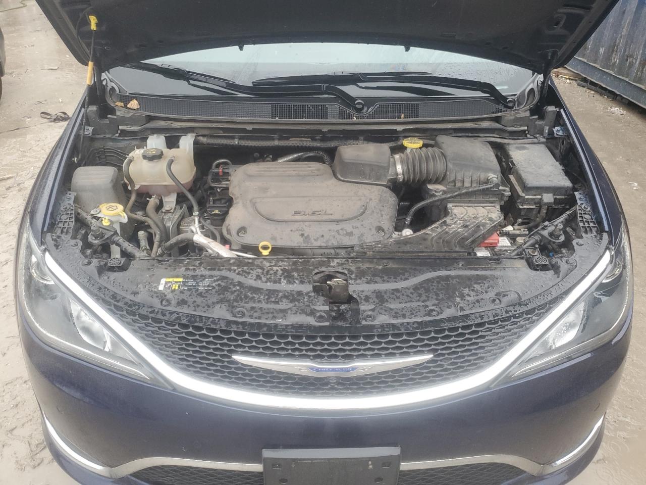 2019 Chrysler Pacifica - Image 14