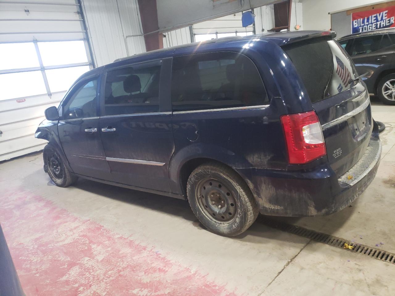 2015 Chrysler Town & Country - Image 2