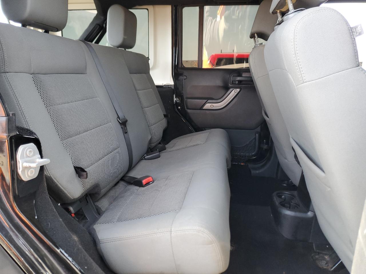 2015 Jeep Wrangler - Image 10