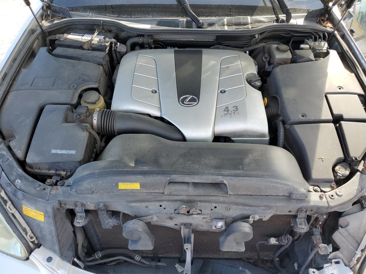 2004 Lexus LS - Image 12