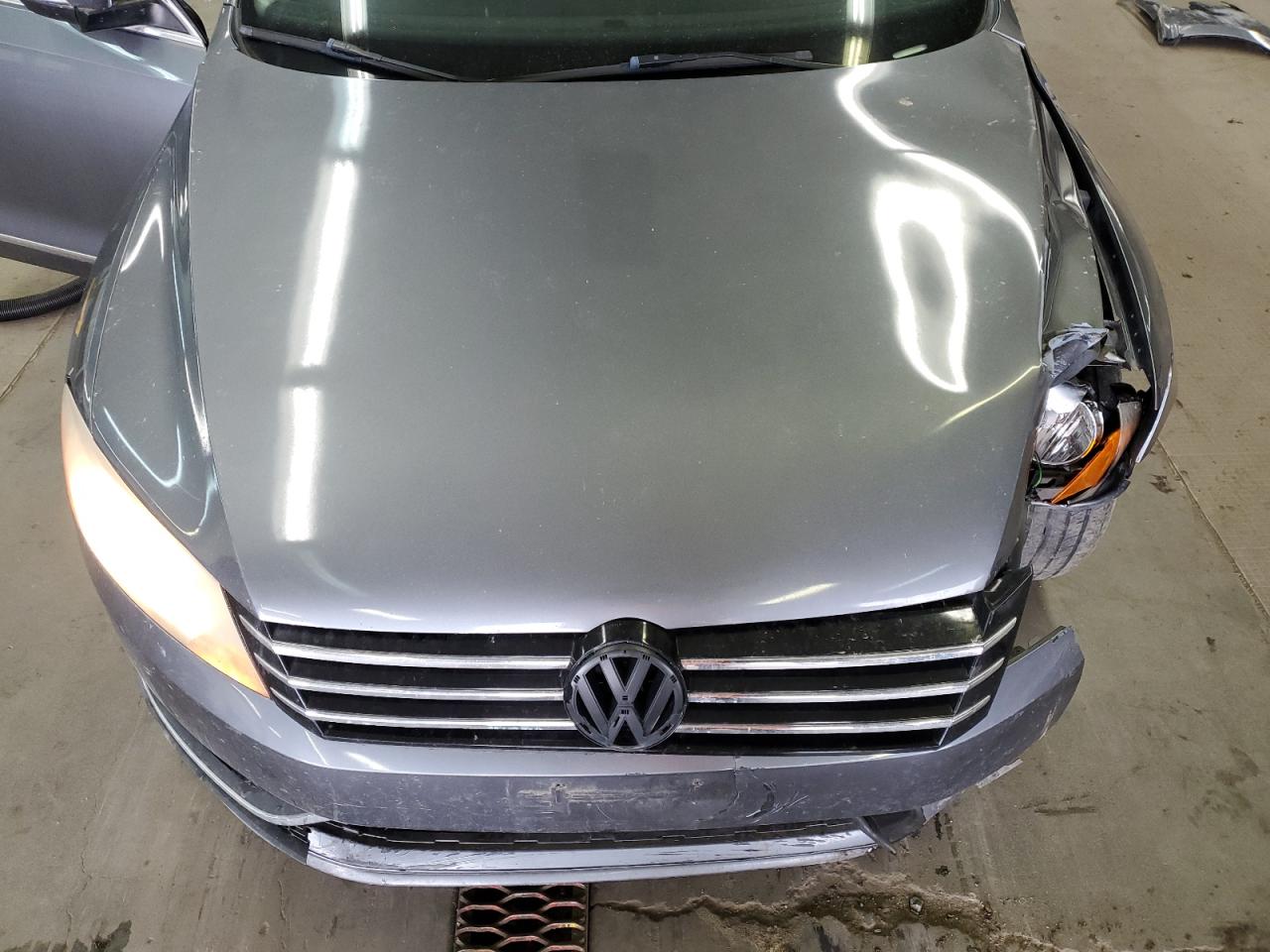2014 Volkswagen Passat - Image 11