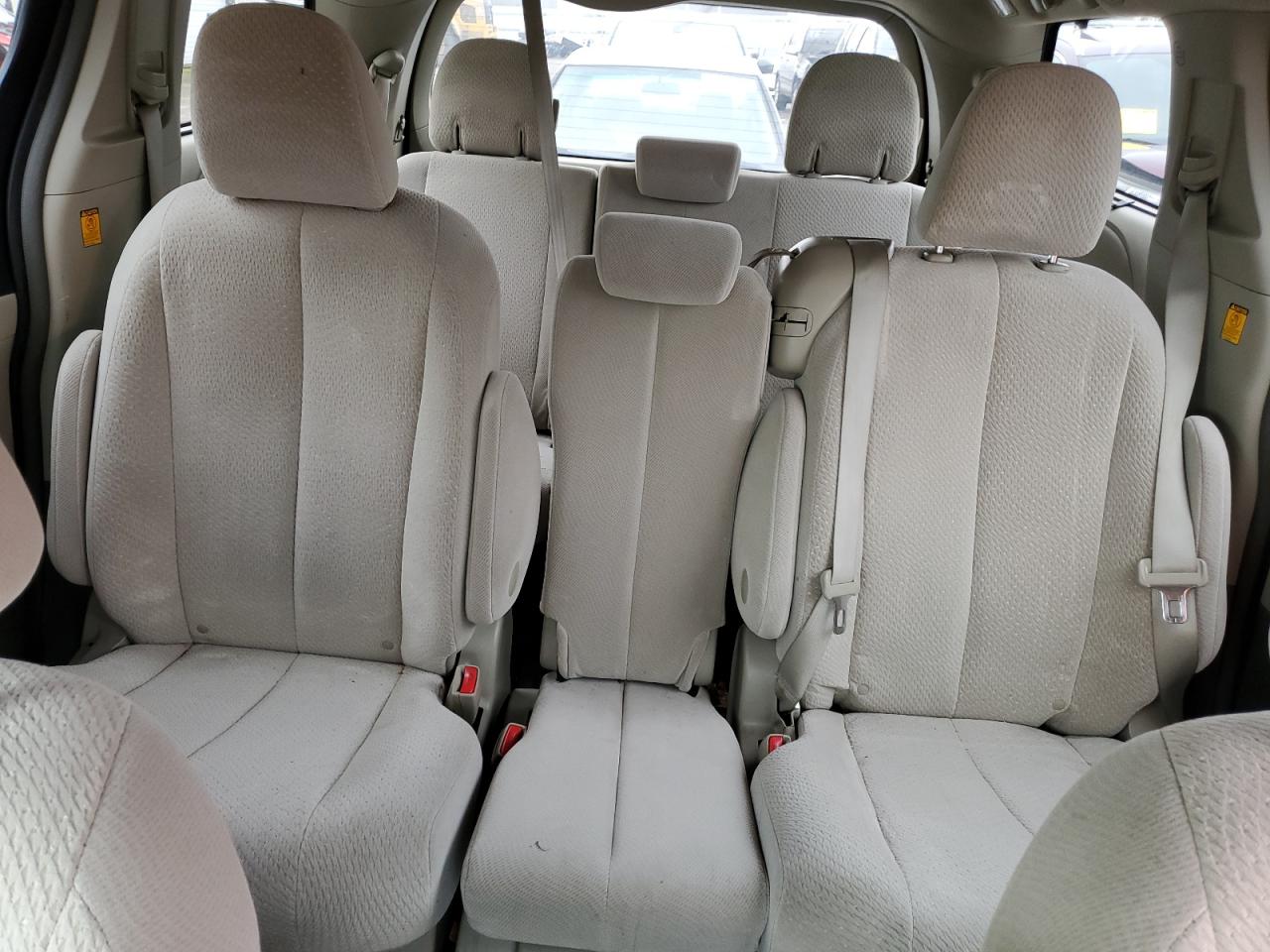 2011 Toyota Sienna - Image 10
