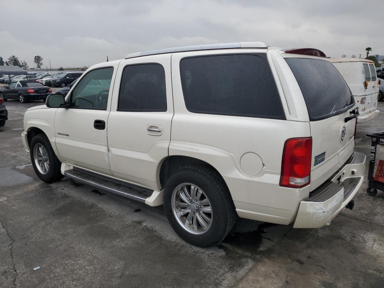 2004 Cadillac Escalade - Image 2